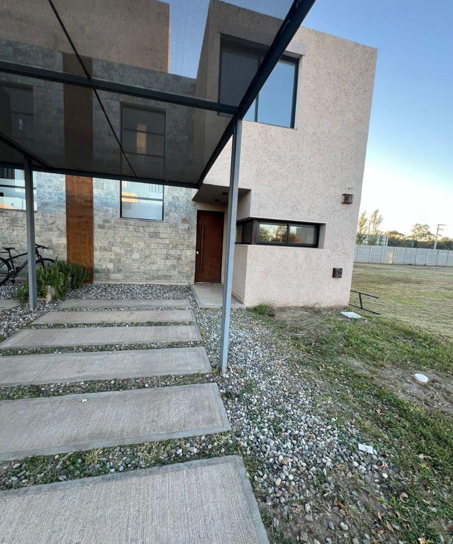 ALQUILER DUPLEX 3 DORMITORIOS DISTRITO SUR!!!