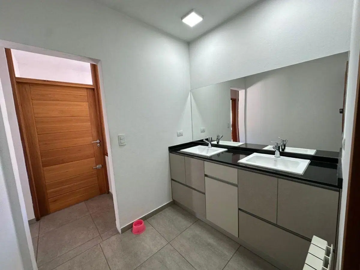 VENTA CASA RIBERAS DE MANANTIALES 5