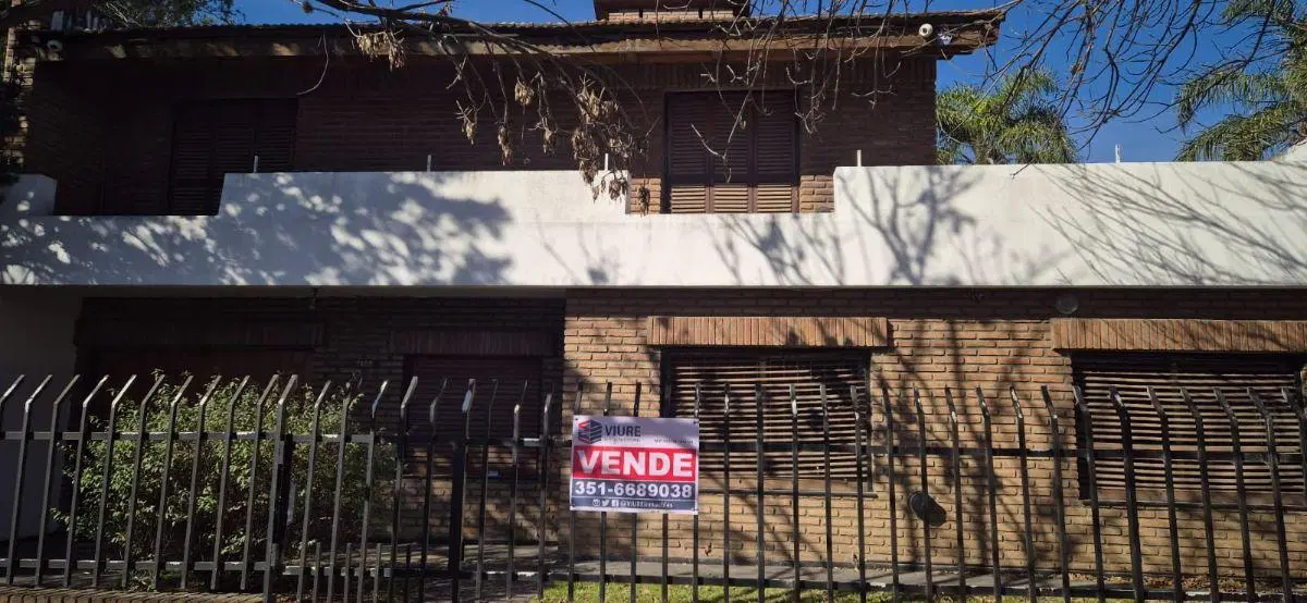 OPORTUNIDAD VENTA ARGUELLO NORTE CASA 3 DORMITORIOS!! 2