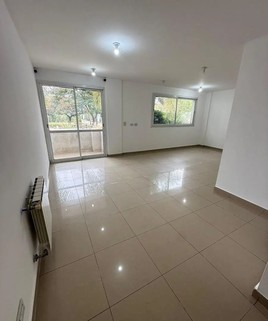 ALQUILER ! Departamento 3 Dormitorios con balcón y cochera 2