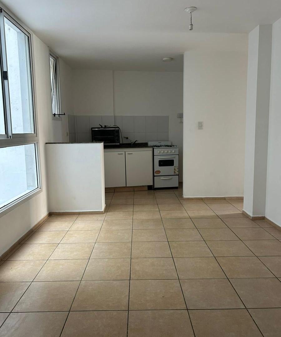 Foto de IMPERDIBLE ALQUILER DEPTO CON BALCON! EXELENTE UBICACION ZONA BARRIO, imagen 1
