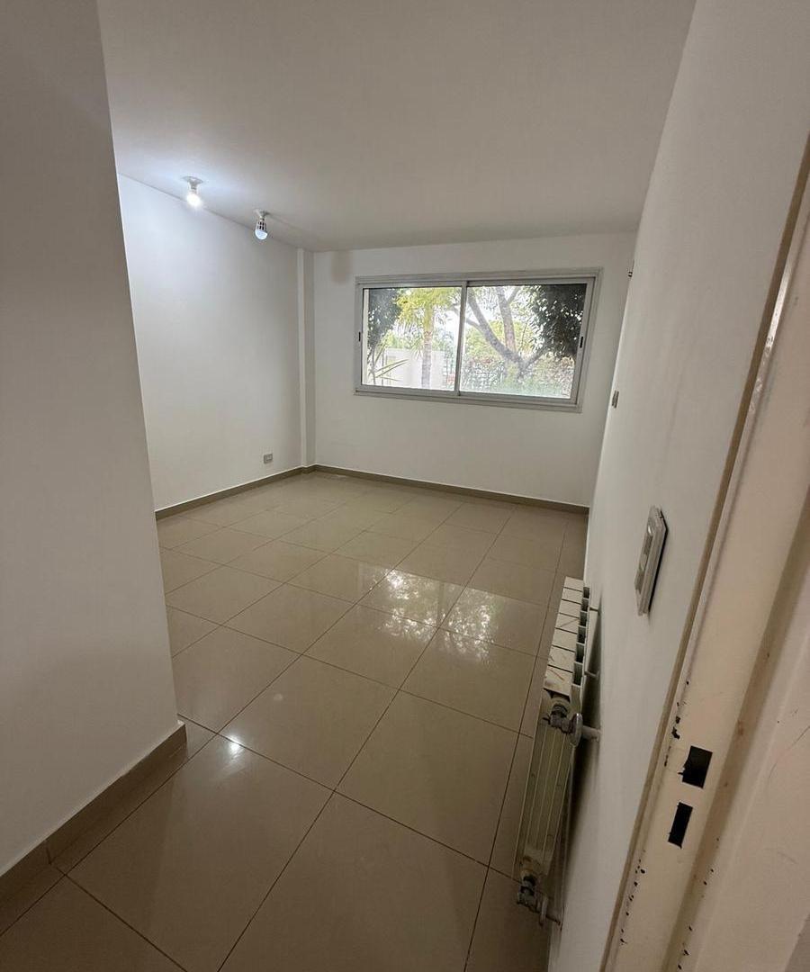 Foto de DEPARTAMENTO EN COMPLEJO CERRADO- DOS BALCONES Y COCHERA, imagen 5
