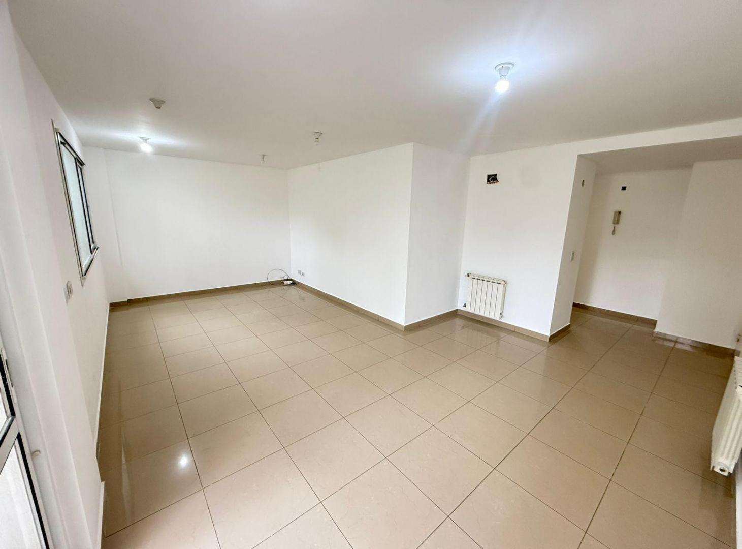 Foto de DEPARTAMENTO EN COMPLEJO CERRADO- DOS BALCONES Y COCHERA, imagen 4