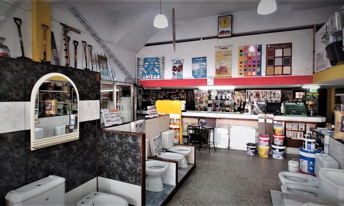Local Comercial. Depositos. Dos Departamentos en P. A. Sobre Av. Doble Lote. 1