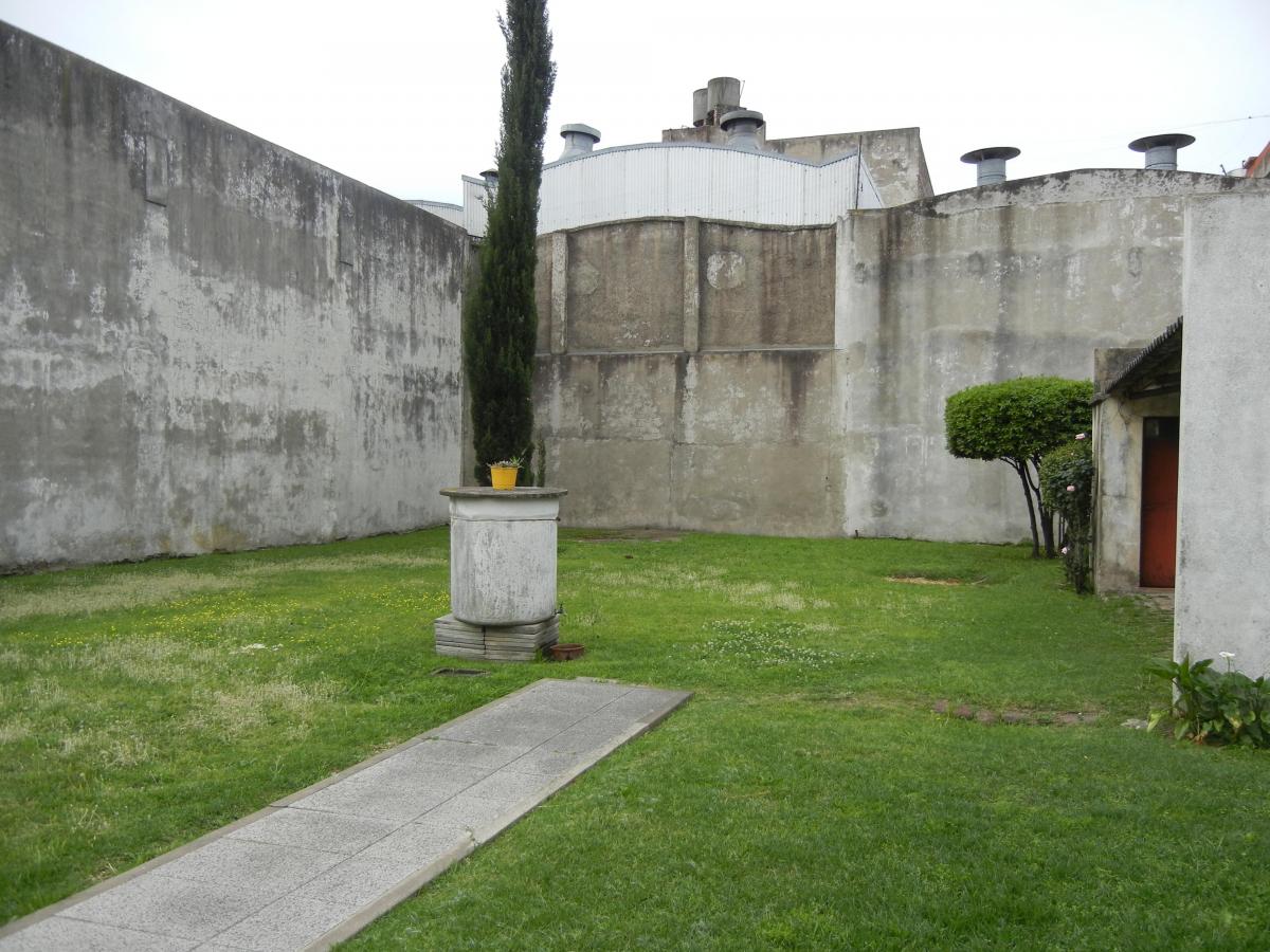 CASA SOBRE PARCELA DE 810 m2
