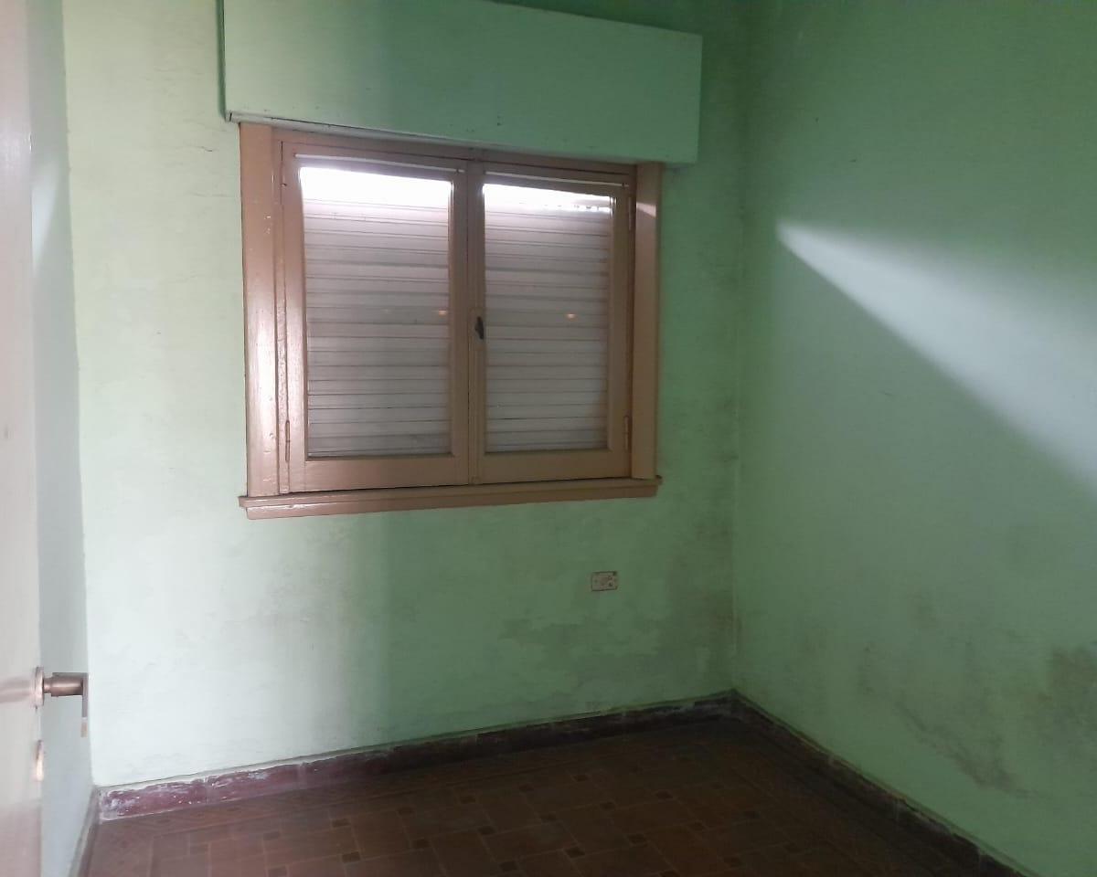 Casa con local 4 ambientes