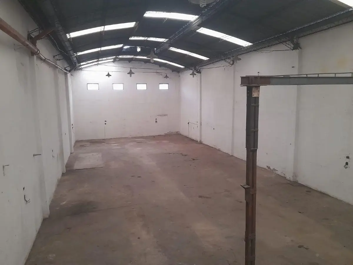 Bodega-Galpon con 350 m² en alquiler en La Tablada 5