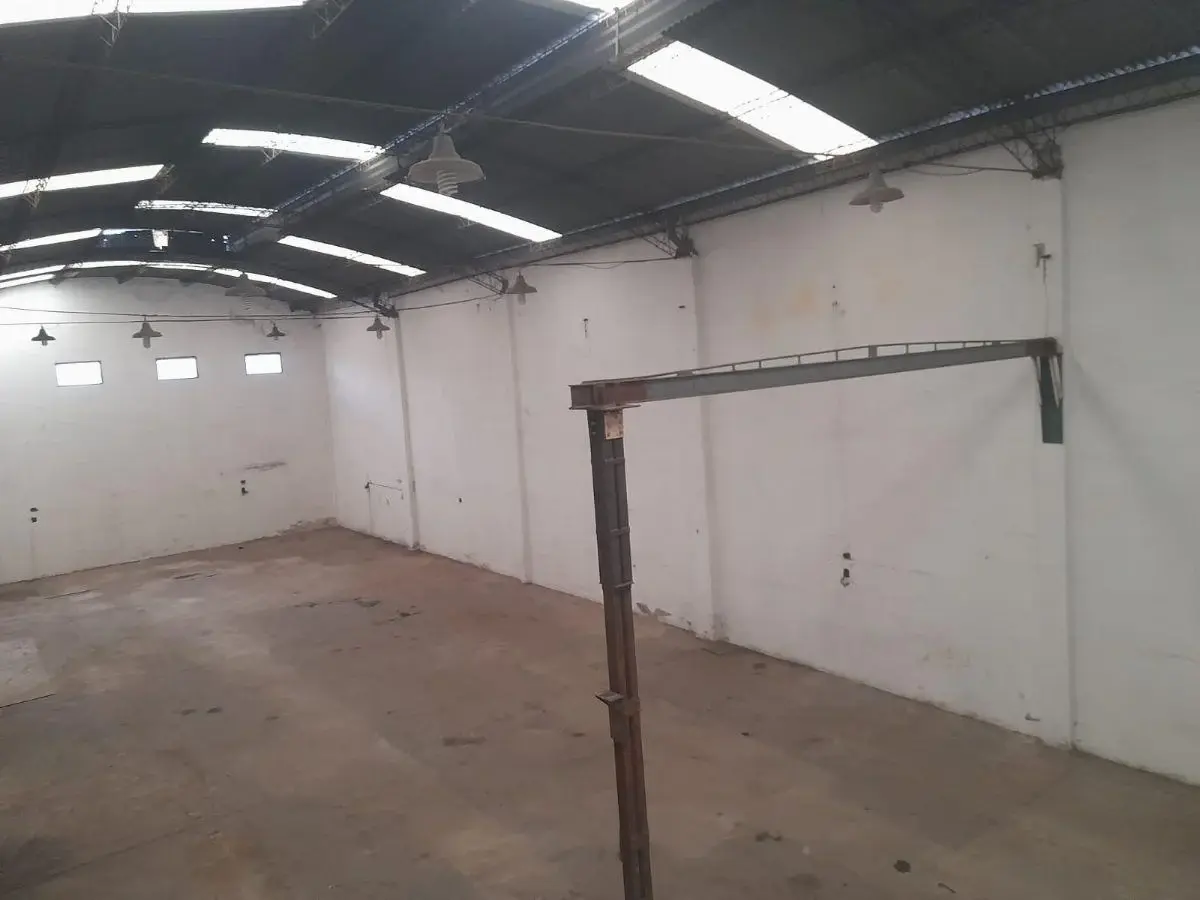 Bodega-Galpon con 350 m² en alquiler en La Tablada 4