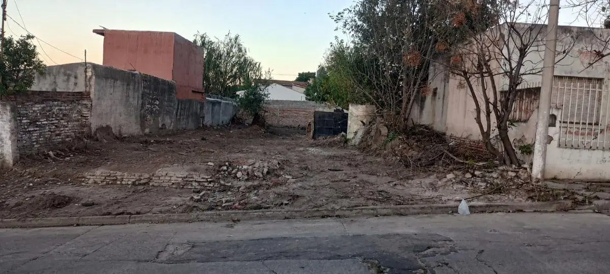VENDO TERRENO MEDIAL 325 MTRS. B° BELLA VISTA / ACHAVAL PEÑA 4