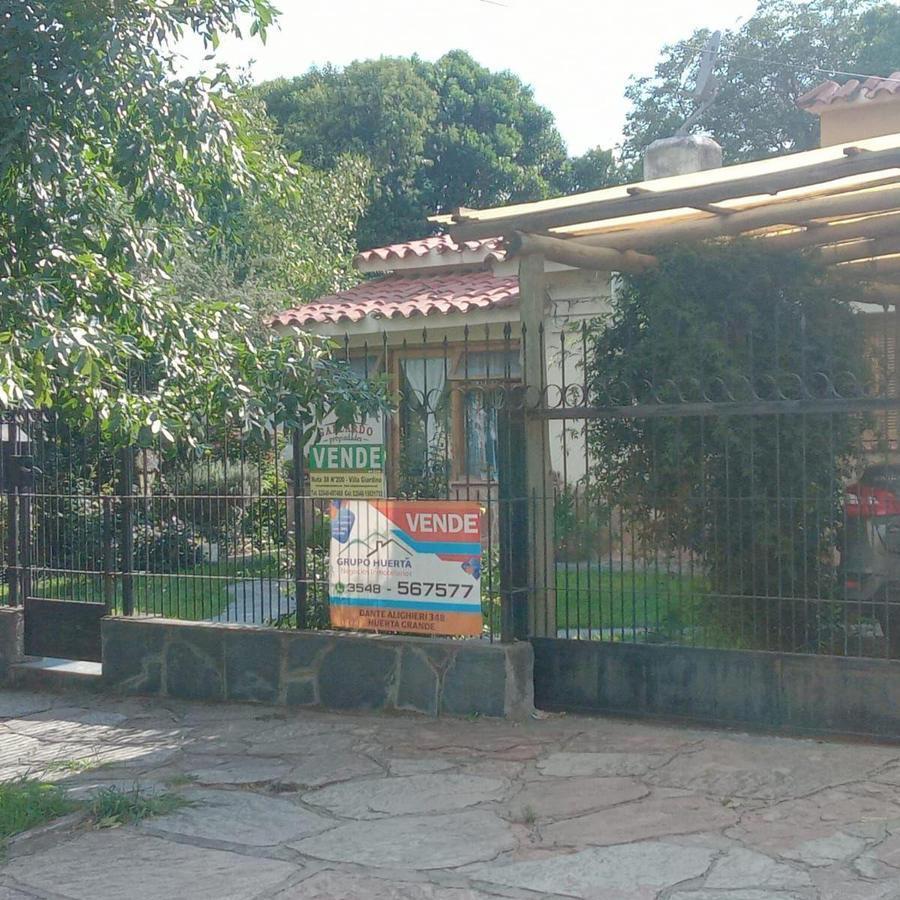 Casa en Venta de 3 Dorm. C/ Cochera en Villa Giardino 2