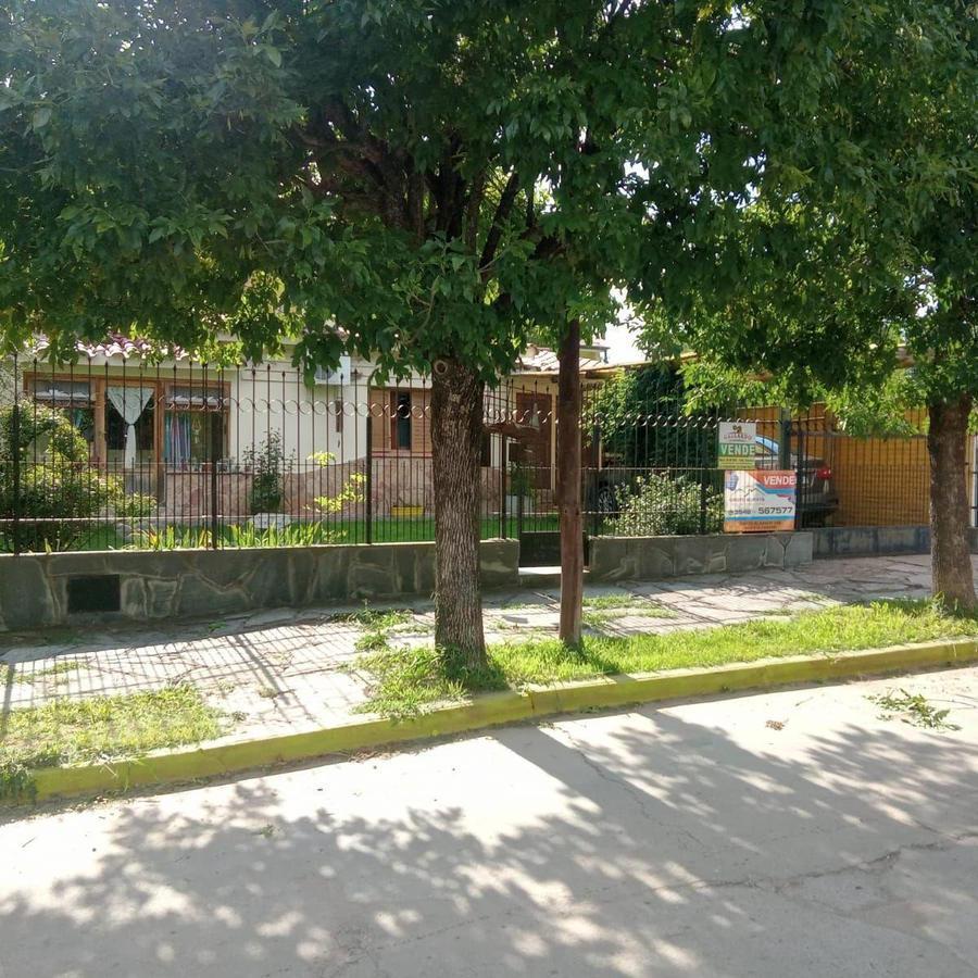 Casa en Venta de 3 Dorm. C/ Cochera en Villa Giardino 1