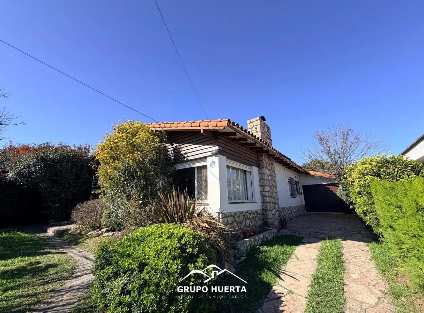 CASA EN OPORTUNIDAD EN LA FALDA 3