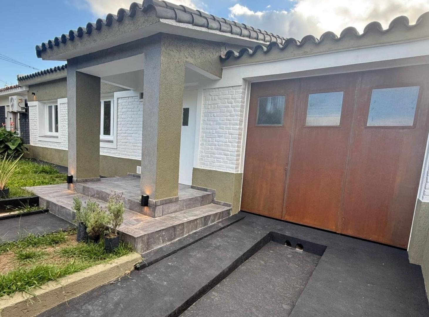 CASA EN VENTA EN LA FALDA