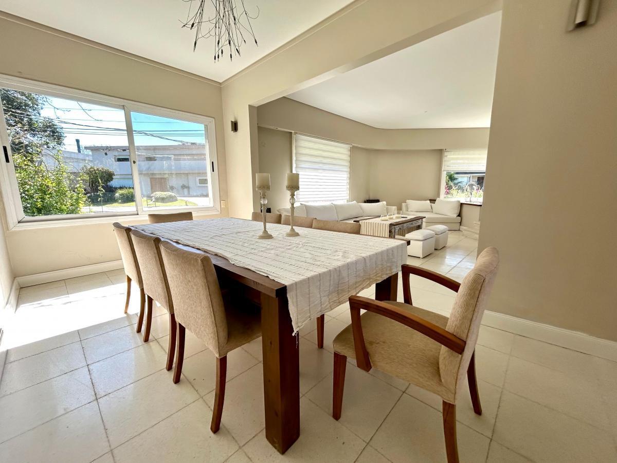 Casa Venta Moderna - Un lote central - Miraflores C.C.