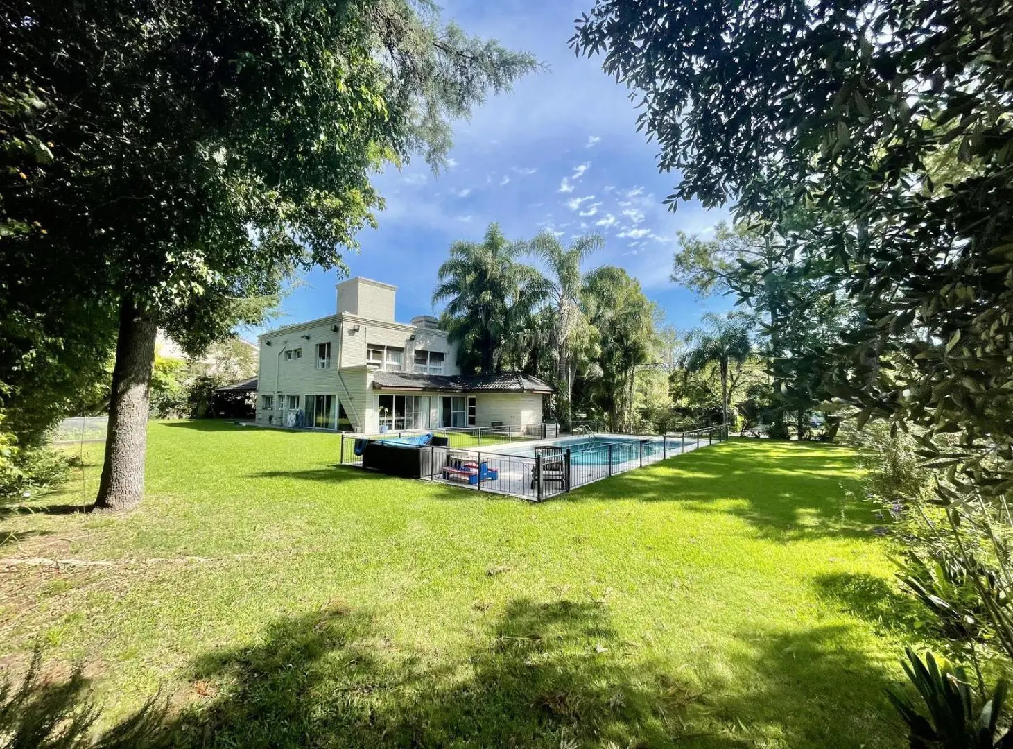 Casa en Venta- Tres Lotes Uno Subdividido- Ideal Proyecto- Super Central - Miraflores Country Club- 2