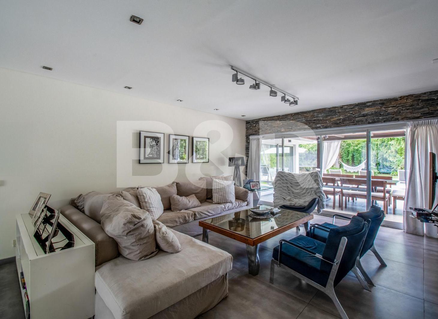 Excelente Casa en Venta 5 Ambientes - Las Lomitas, Miraflores Country Club
