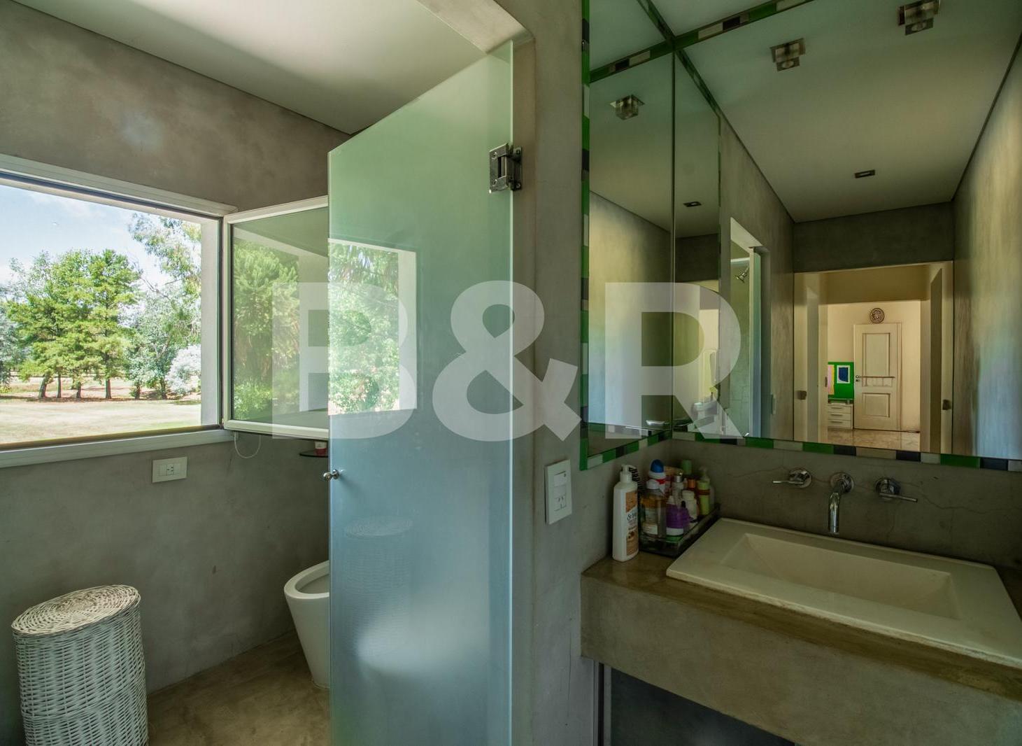 Excelente Casa en Venta 5 Ambientes - Las Lomitas, Miraflores Country Club