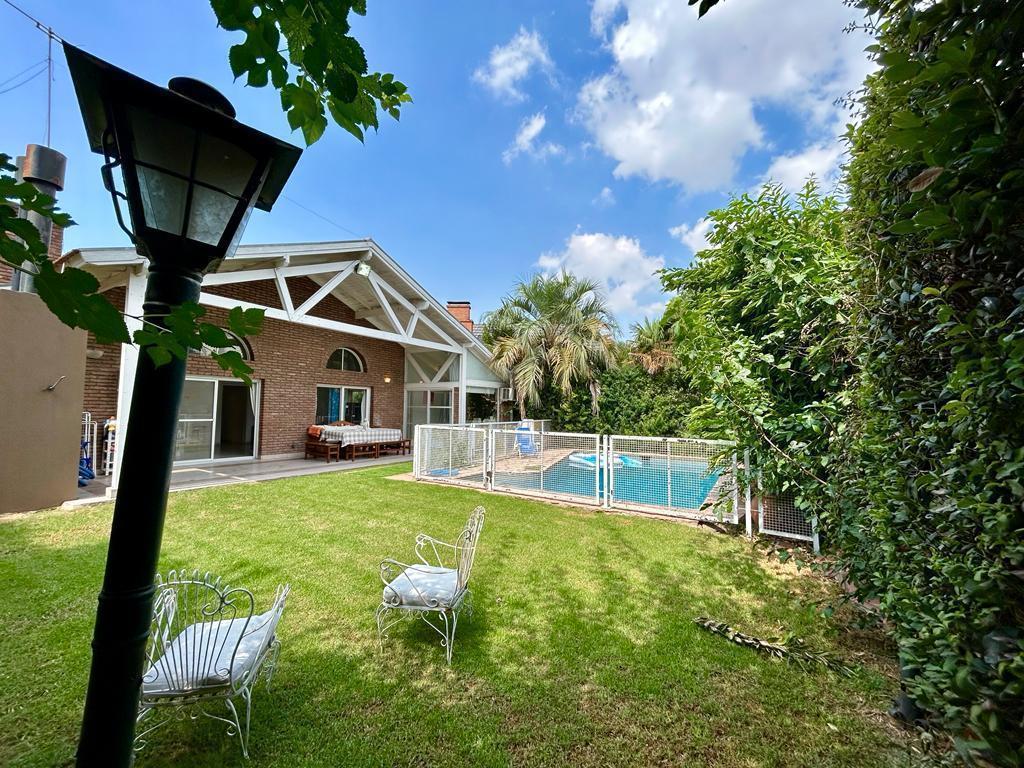 Retasada ! Casa a La Venta - Un Lote Interno - Miraflores Country Club