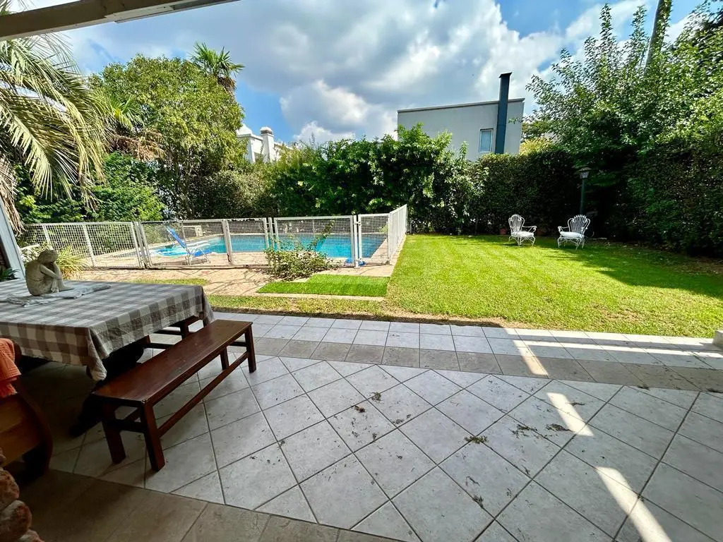 Retasada ! Casa a La Venta - Un Lote Interno - Miraflores Country Club 1