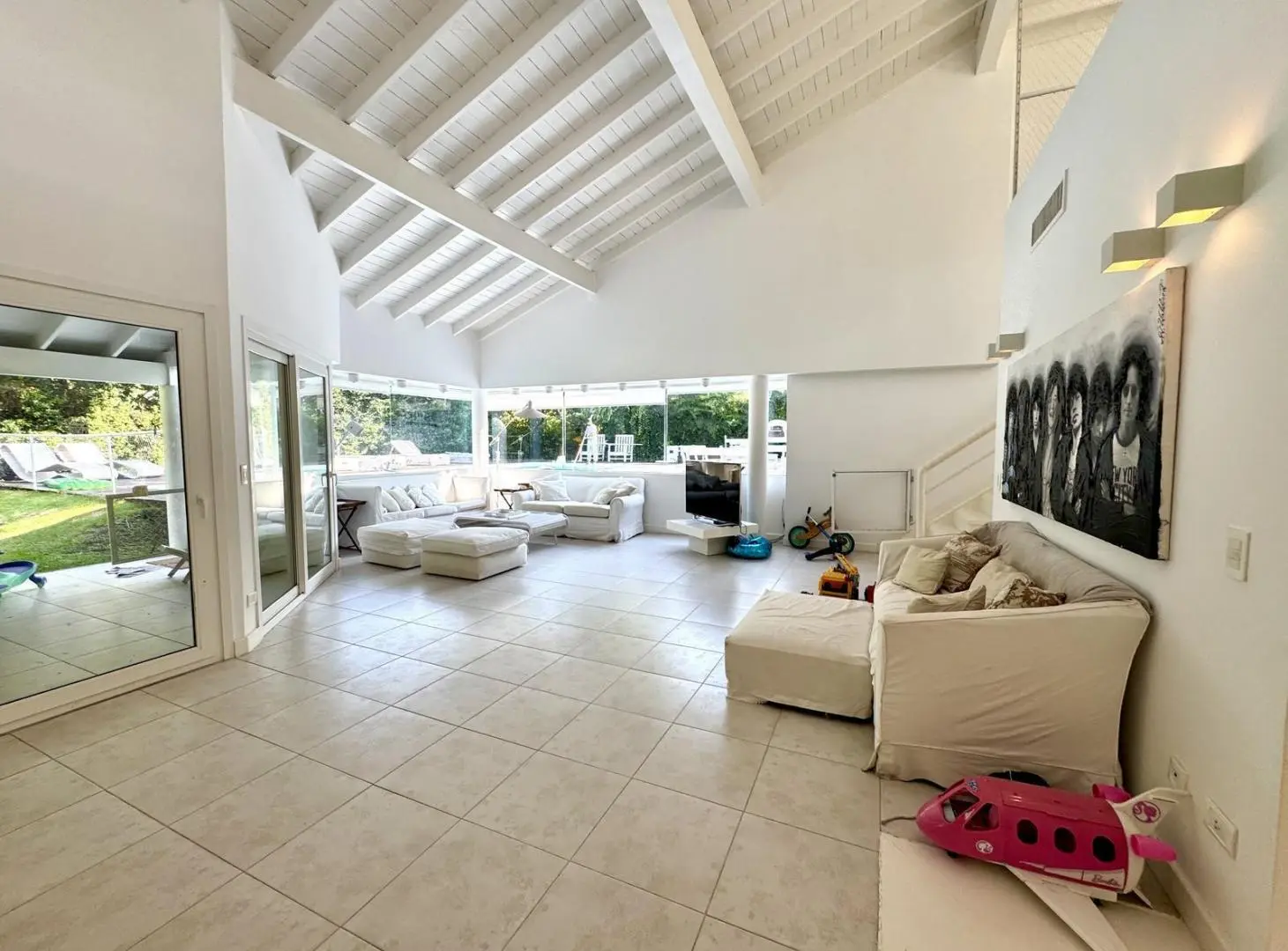 Hermosa Casa en Venta - Moderna - Dos Lotes Centrales - Miraflores Country Club 3