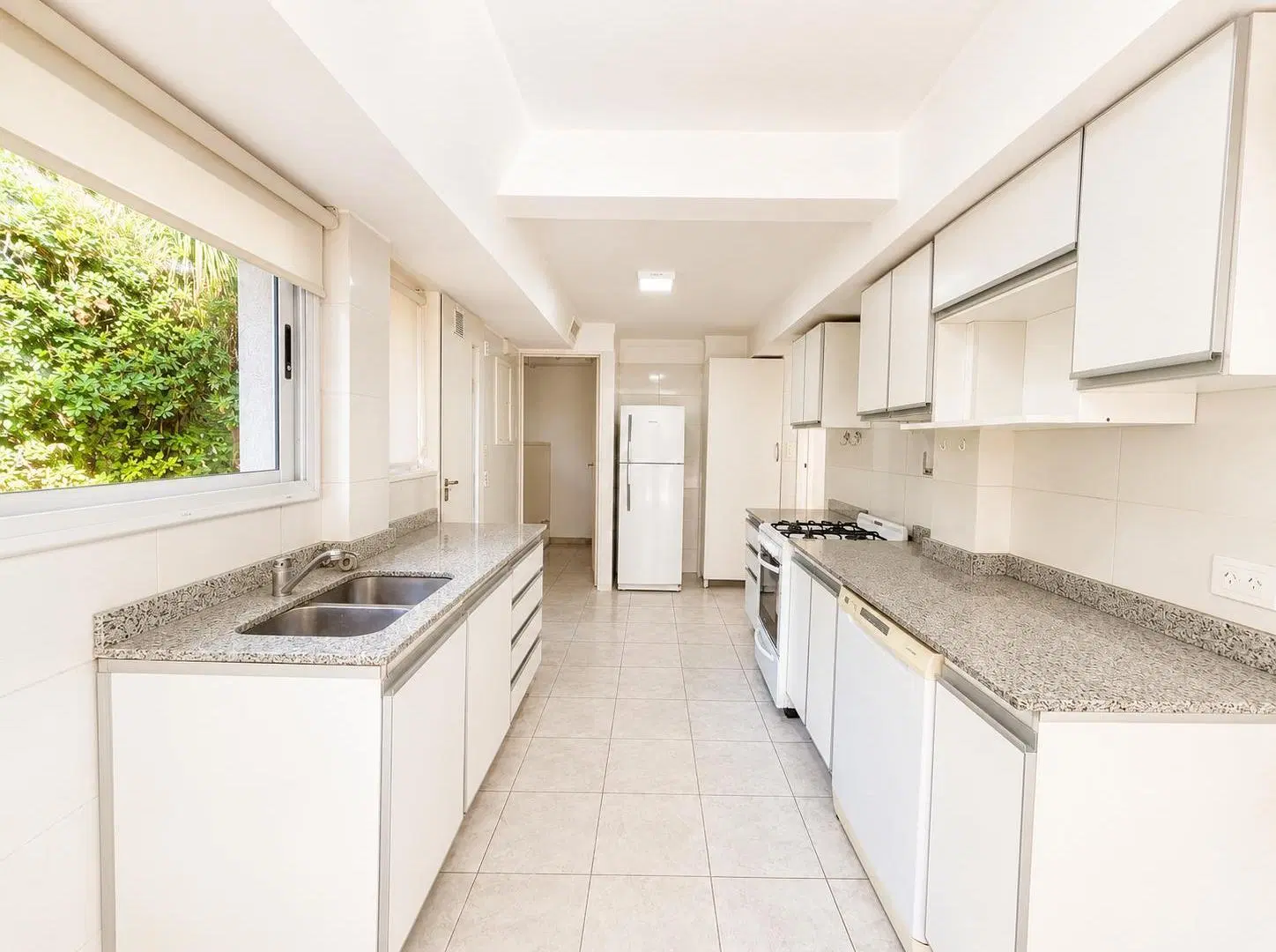 Alquiler Anual de Casa - 2 Plantas - Un Lote Central - Miraflores Country Club 2