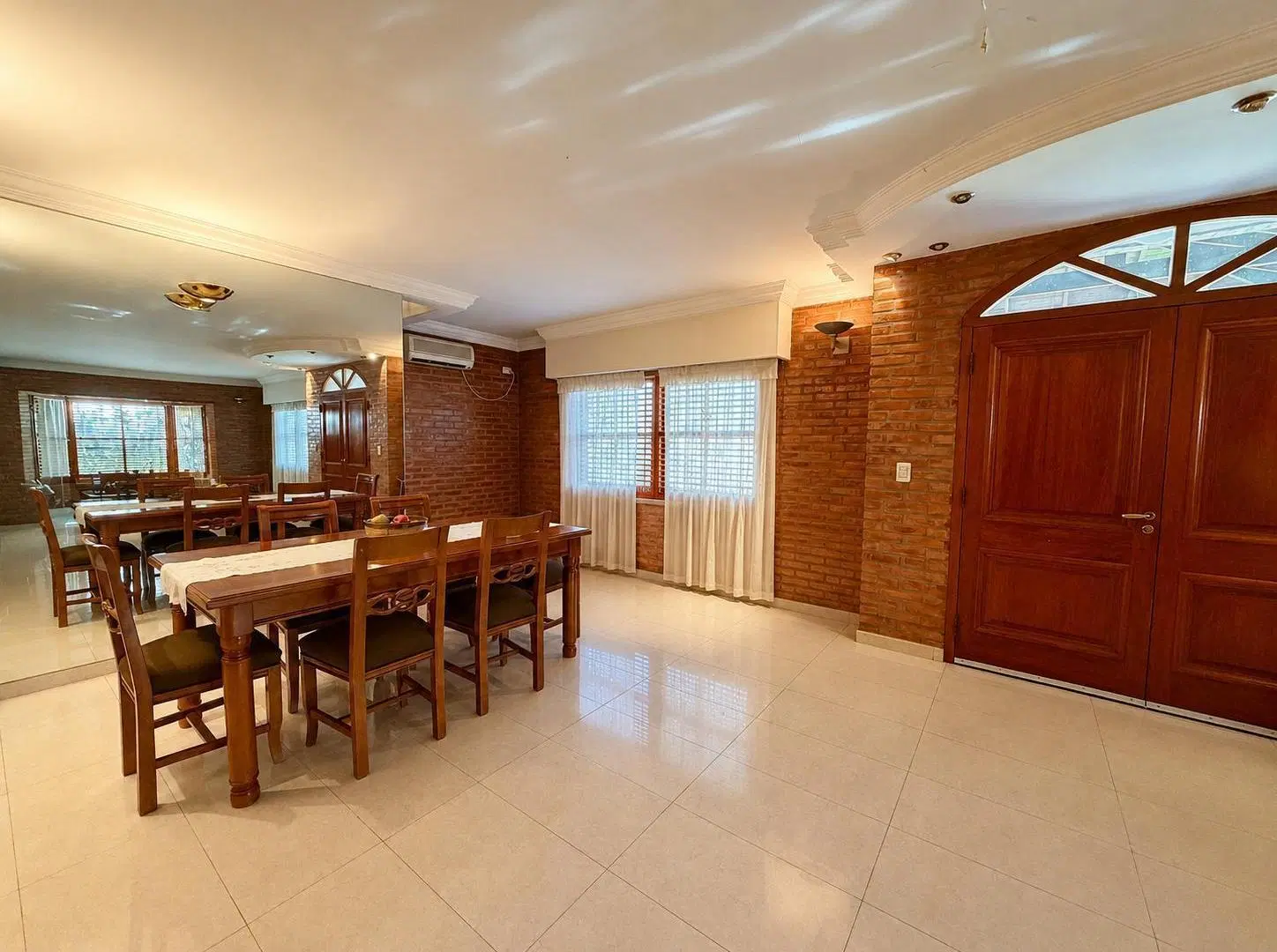 Casa en Alquiler y Venta  - Un Lote 550 m2 - Miraflores Country Club 2
