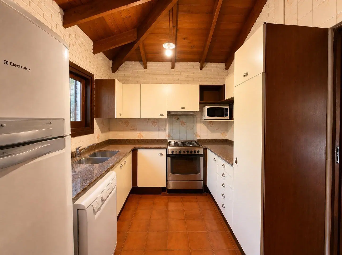 Casa en Venta y Alquiler Anual - Un Lote Central - Miraflores Country Club 5