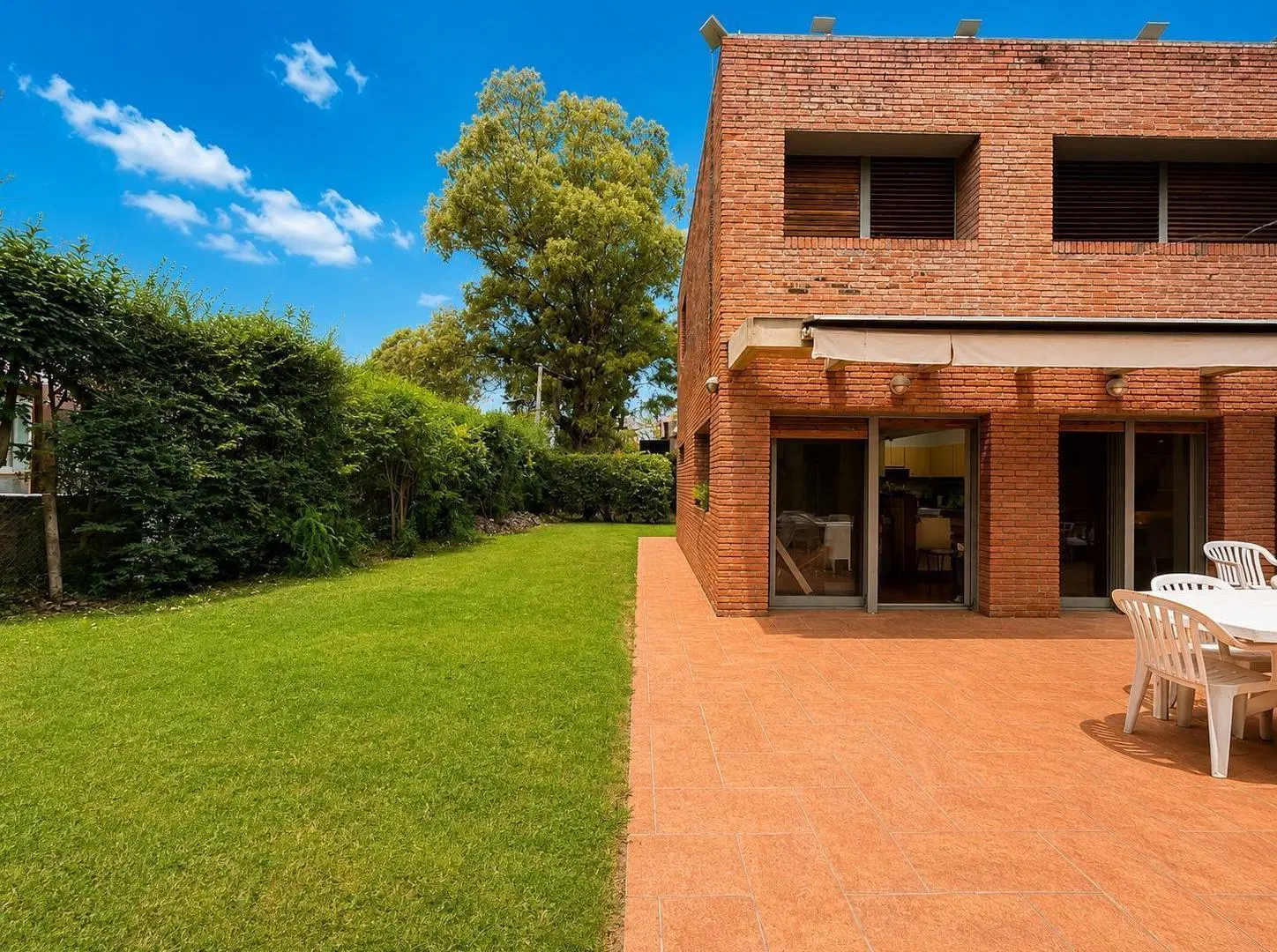 Casa en Venta - Un Lote Central - Miraflores Country Club 2