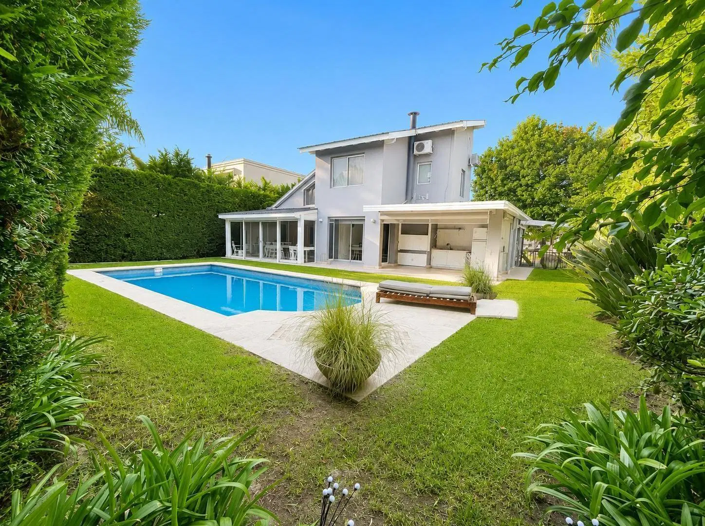 Casa en Venta - Un Lote Central - Miraflores Country Club 3