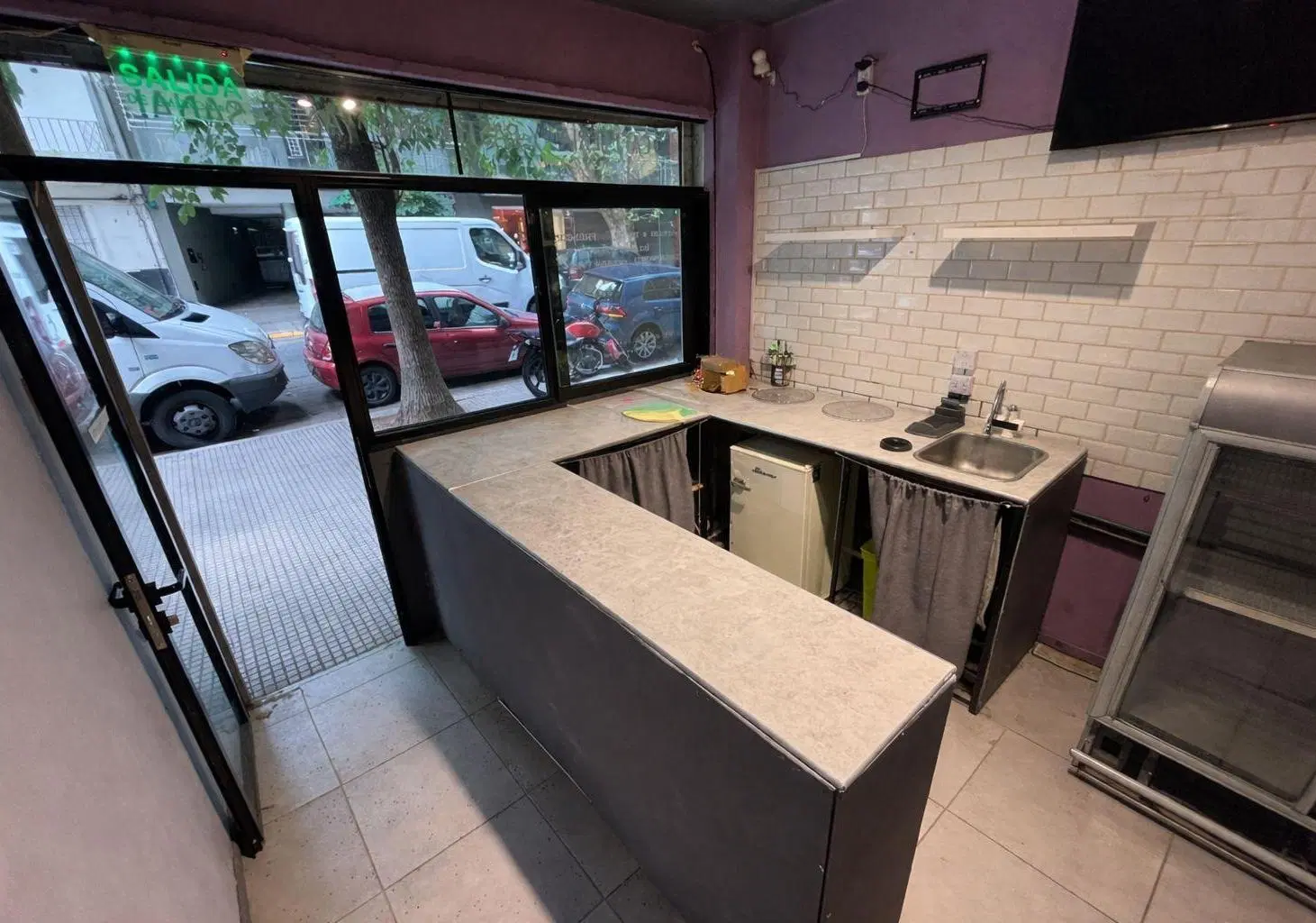 Excelente Local En Alquiler - Las Cañitas - Zona Muy Transitada- Apto cafe- No gastro 8