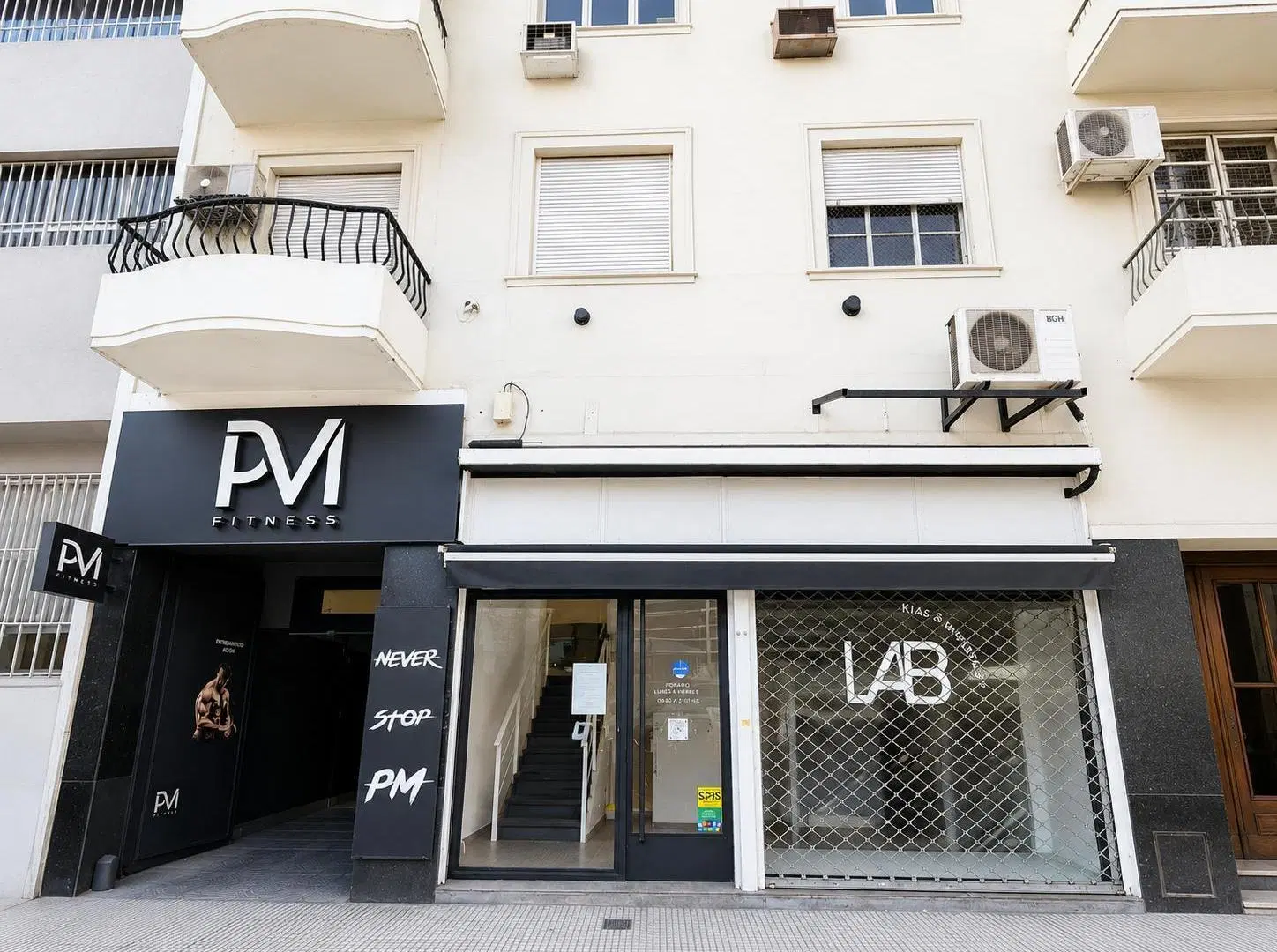 Alquiler de Local Comercial - Amplio Frente y Entre Piso - Av. Rivadavia 6038, Caballito 2