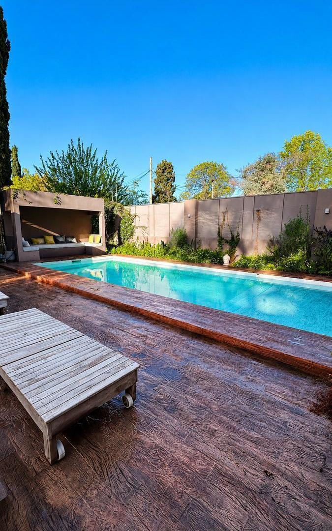 Foto de Alquiler y Venta de Casa - 6 Ambientes - Barrio Parque Almirante, imagen 2