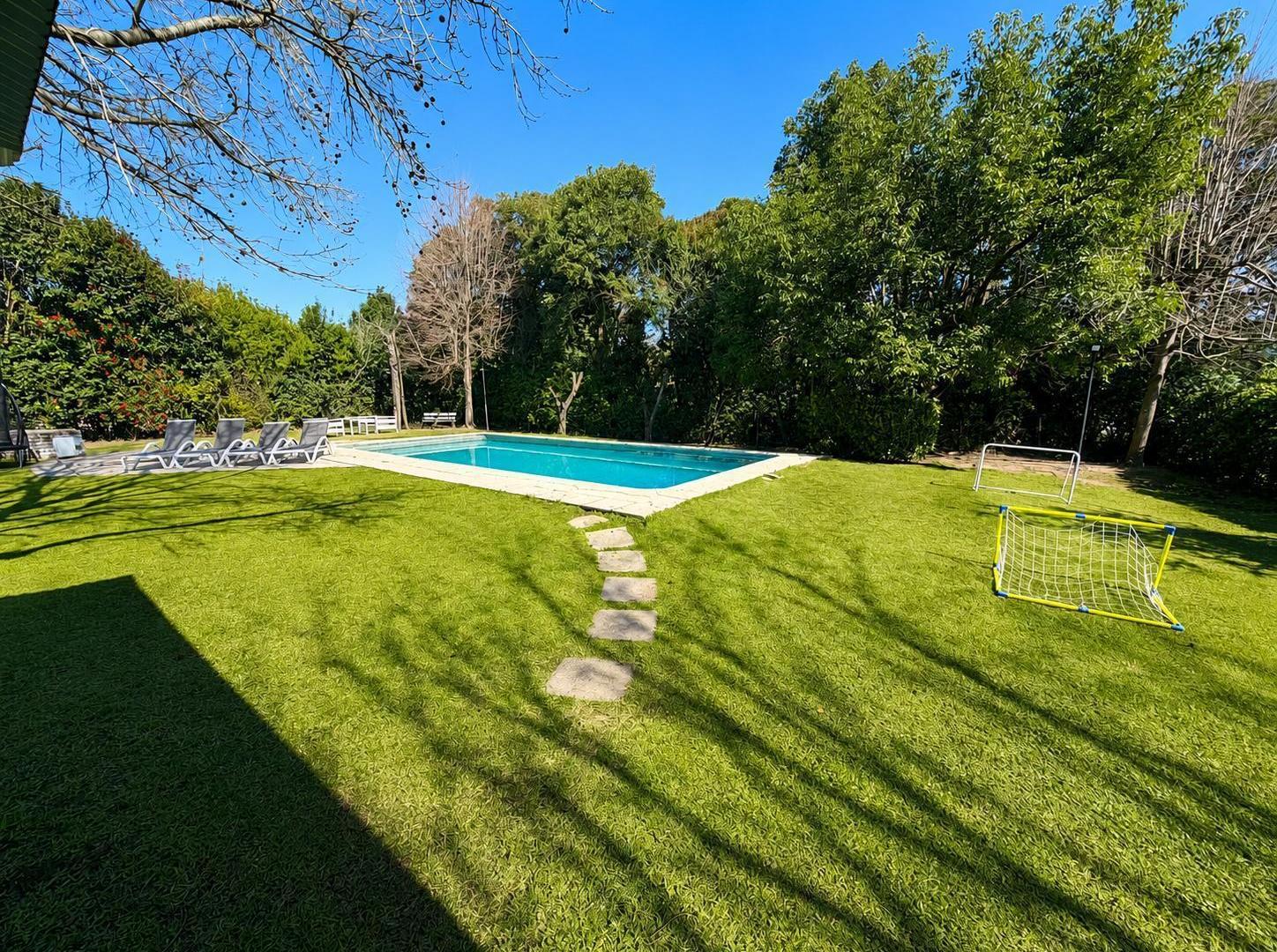 Foto de Alquiler Anual de Casa - 5 Ambientes - Amoblada - Dos Lotes Centrales, imagen 1