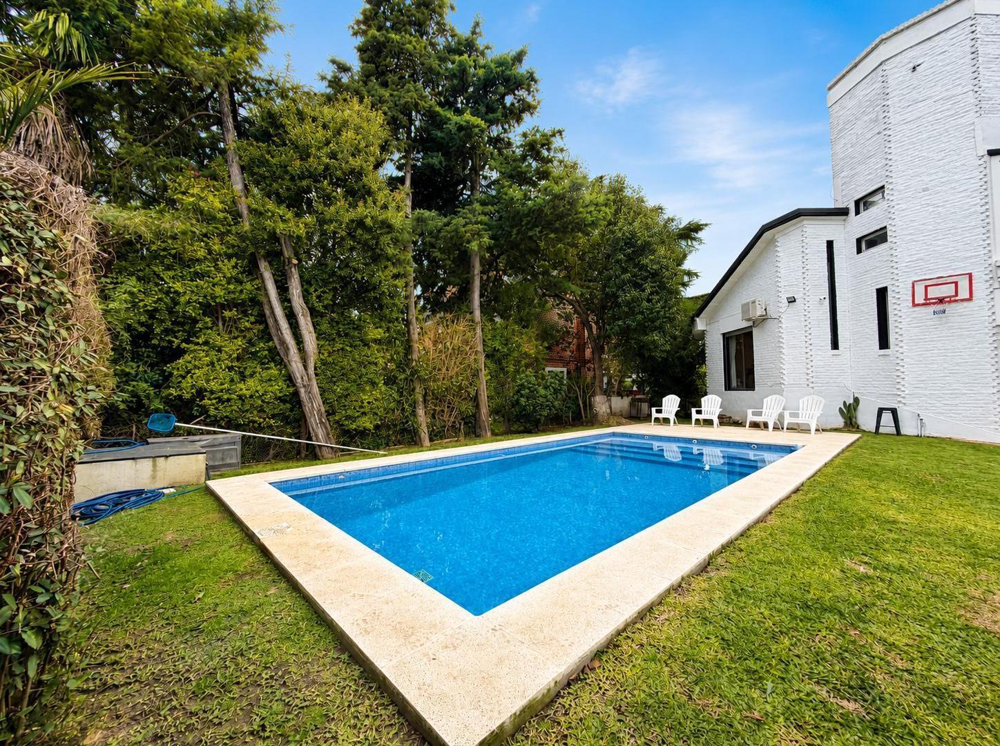 Foto de Casa en Venta - 6 Ambientes - Dos Lotes Centrales - Miraflores Country, imagen 1