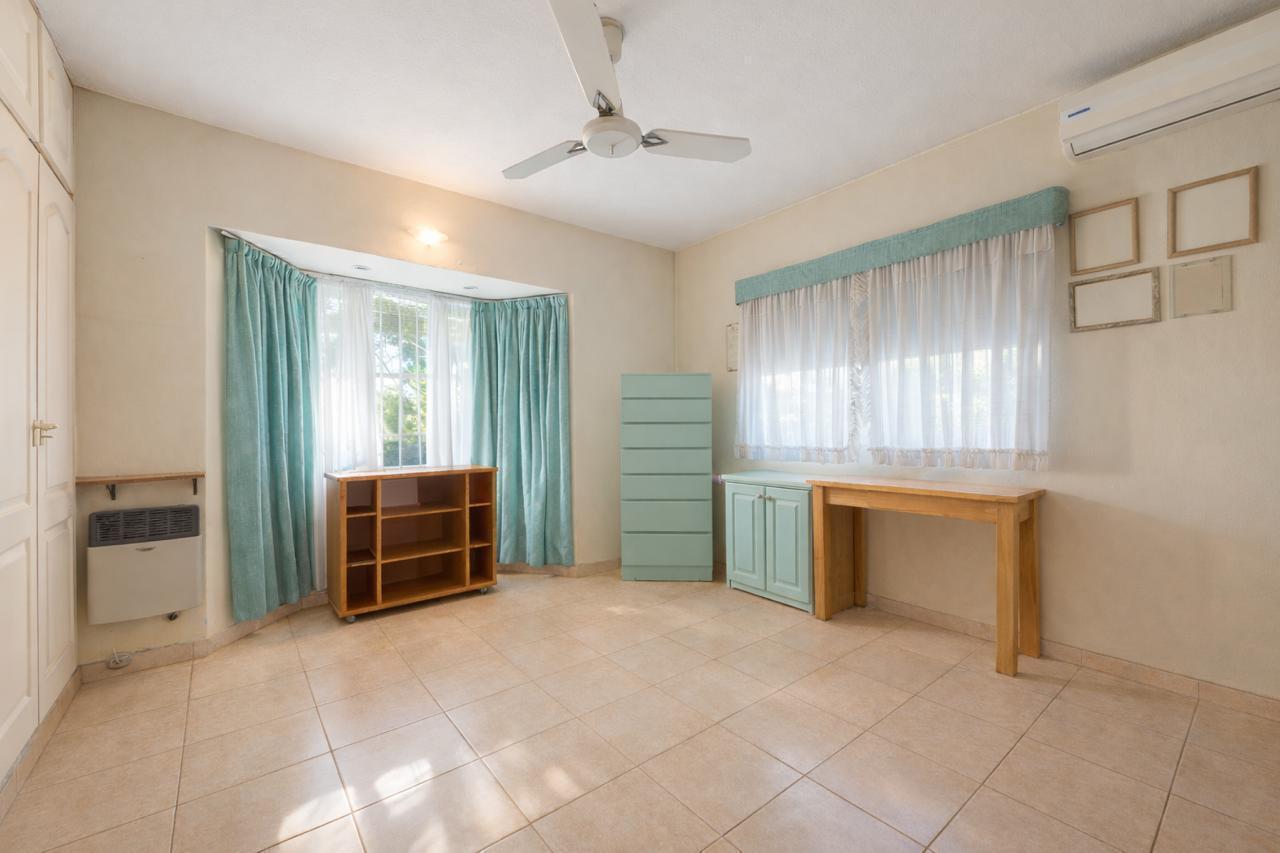Foto de Casa en Venta - 4 Ambientes - Jardín y Pileta - Manual Artigas al 2000, imagen 5