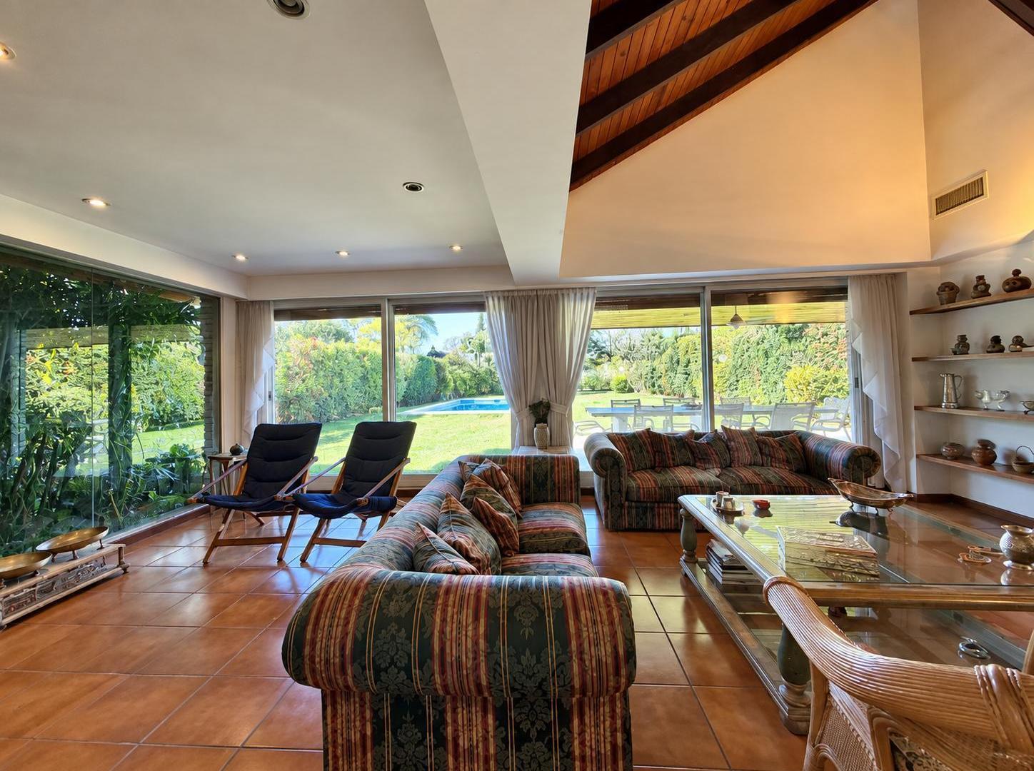 Foto de Casa en Venta - 4 Ambientes c/ Dependencia - Dos Lotes Centrales, imagen 4