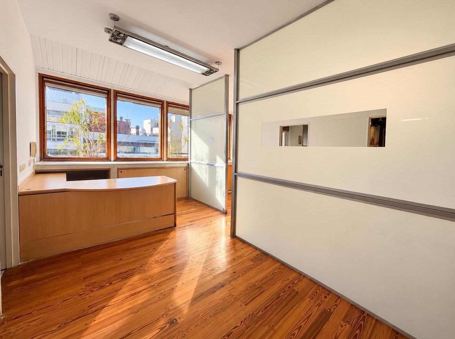 Foto de Oficina en Venta y Alqui- Dúplex - Piso Alto Vista al Río - Cochera, imagen 2