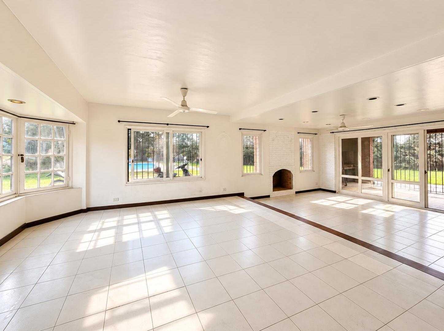 Foto de Alquiler Anual de Casa - 5 Ambientes - Miraflores Country Club, imagen 3