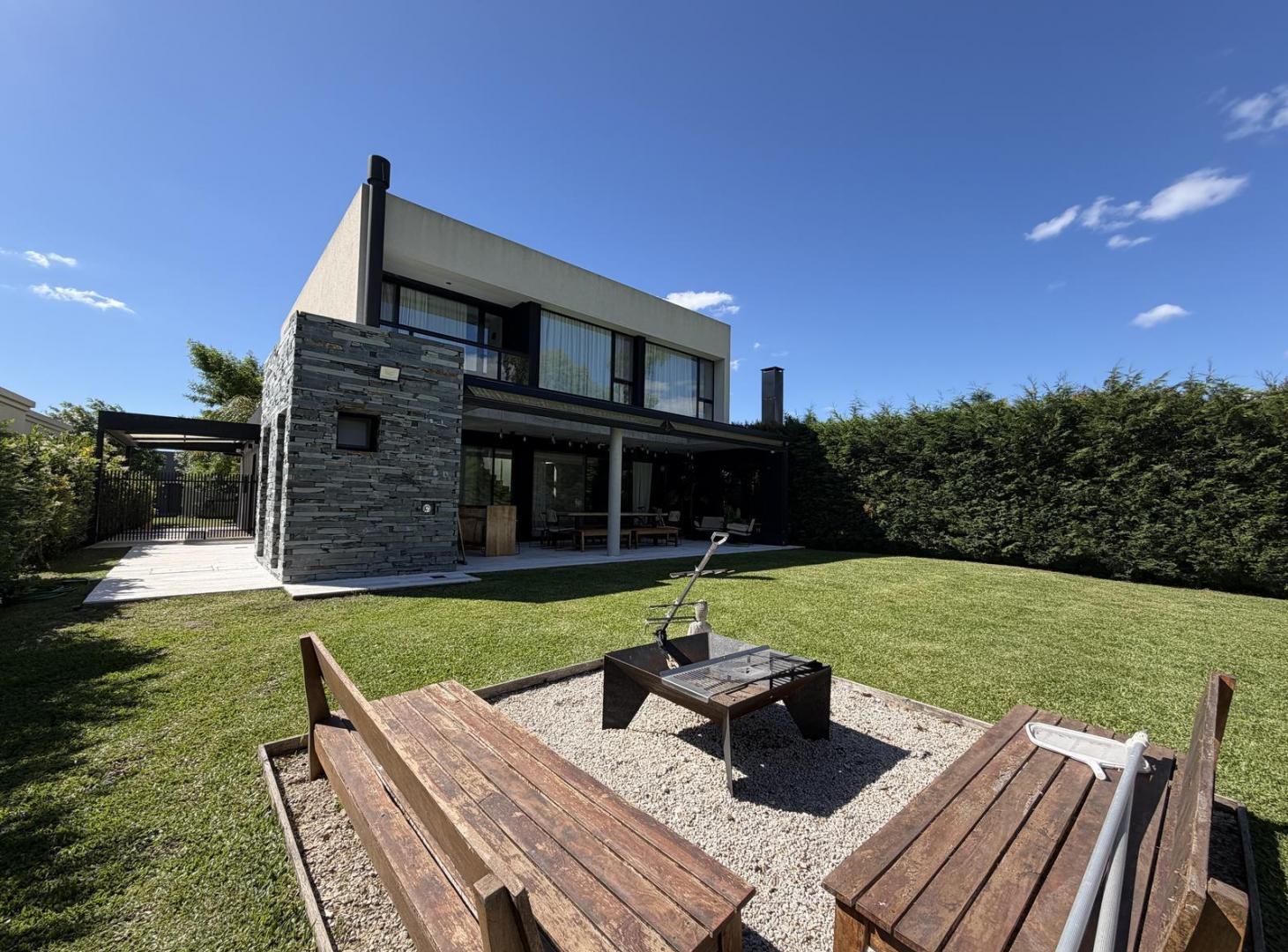 Foto de Excelente Casa en Venta - Barrio Santa Elena, Pilar del Este, imagen 1