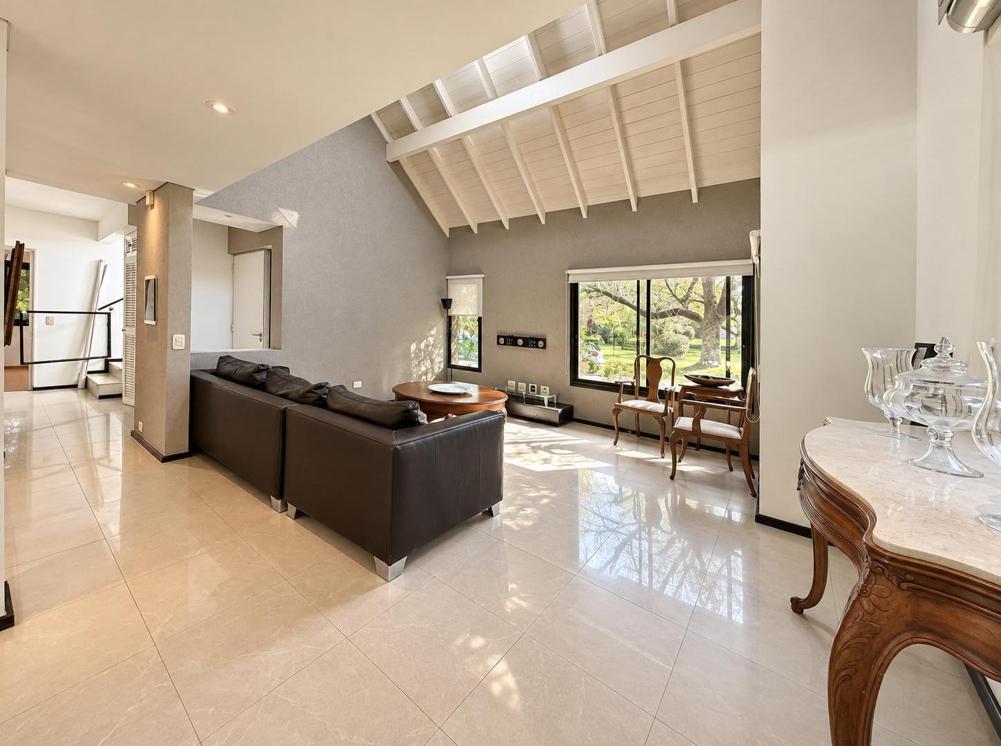 Foto de Alquiler Anual de Casa - 4 Ambientes - Un Lote Central - Miraflores, imagen 5