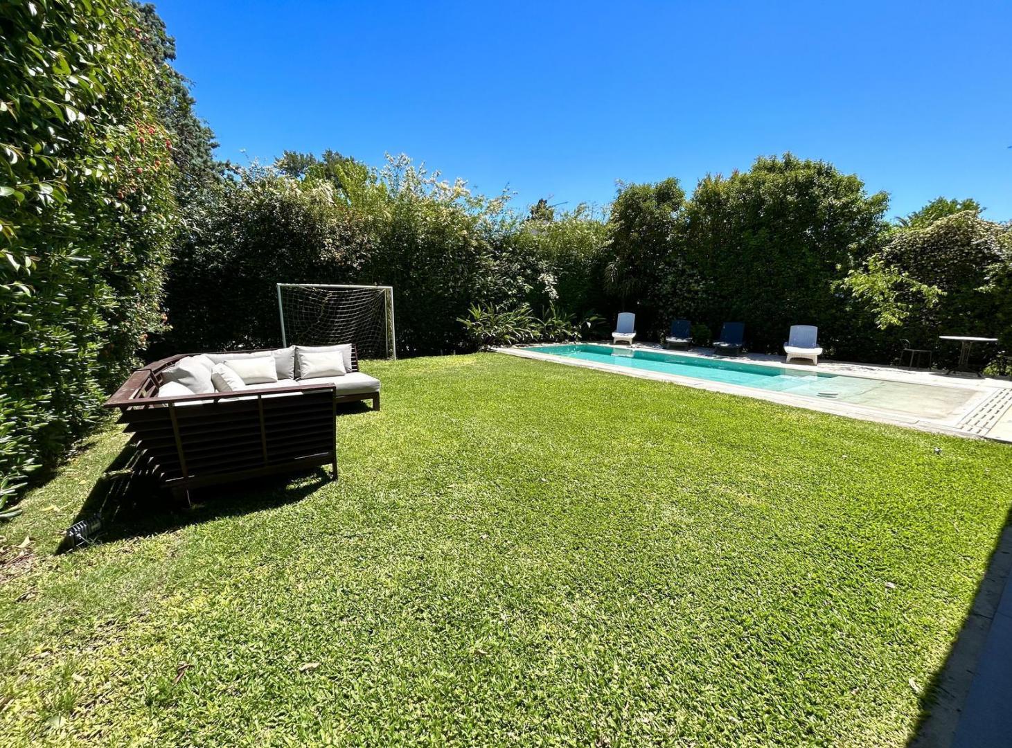 Foto de Nueva Casa Venta - Un Lote Central - Super Moderna - Miraflores Country, imagen 2