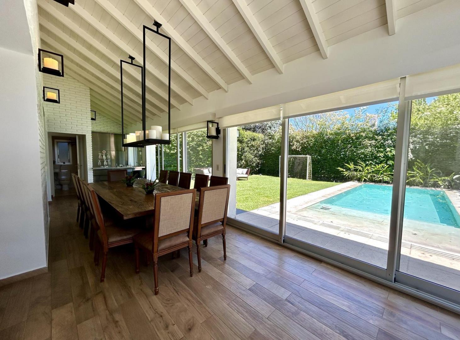 Foto de Nueva Casa Venta - Un Lote Central - Super Moderna - Miraflores Country, imagen 1