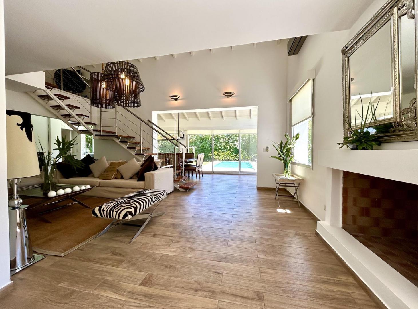 Foto de Nueva Casa Venta - Un Lote Central - Super Moderna - Miraflores Country, imagen 3