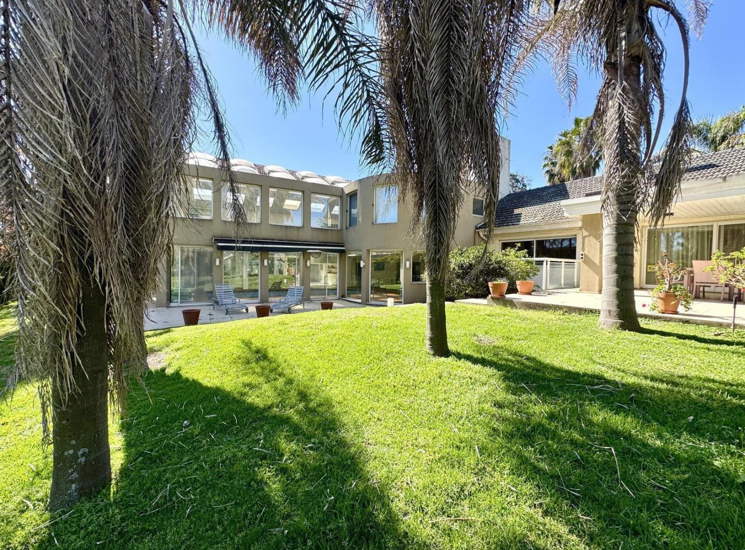 Foto de Imponente Casa En Venta - Miraflores Country Club, imagen 1