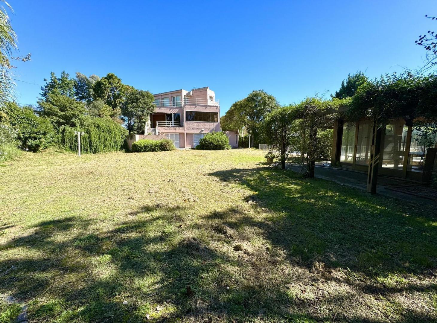 Foto de Retasada Oportunidad - Casa En Venta - 3 Lotes y Medio -Miraflores C.C, imagen 3