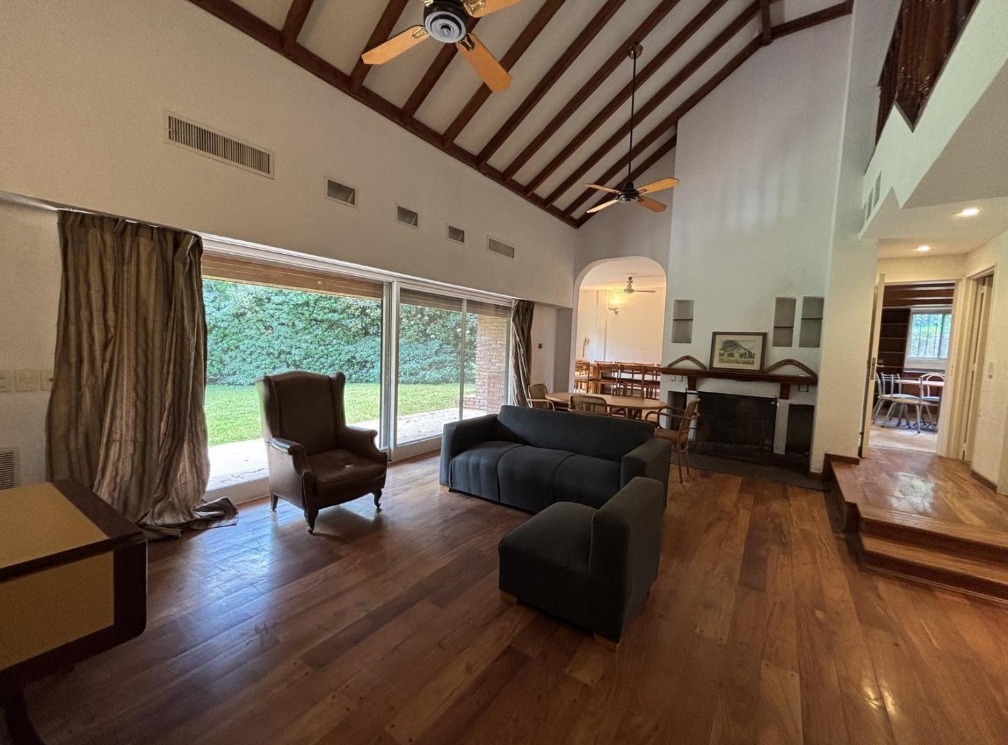 Foto de Retasada Casa En Venta - Dos Lotes Súper Centrales - Miraflores Country, imagen 3