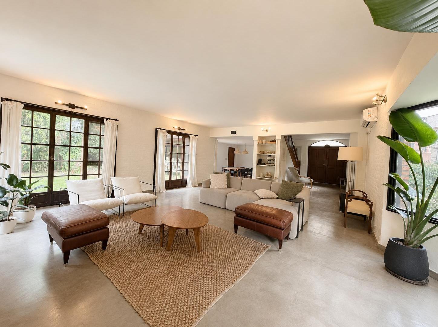 Foto de Nueva Casa En Venta - Un lote Central - Miraflores Country Club, imagen 2