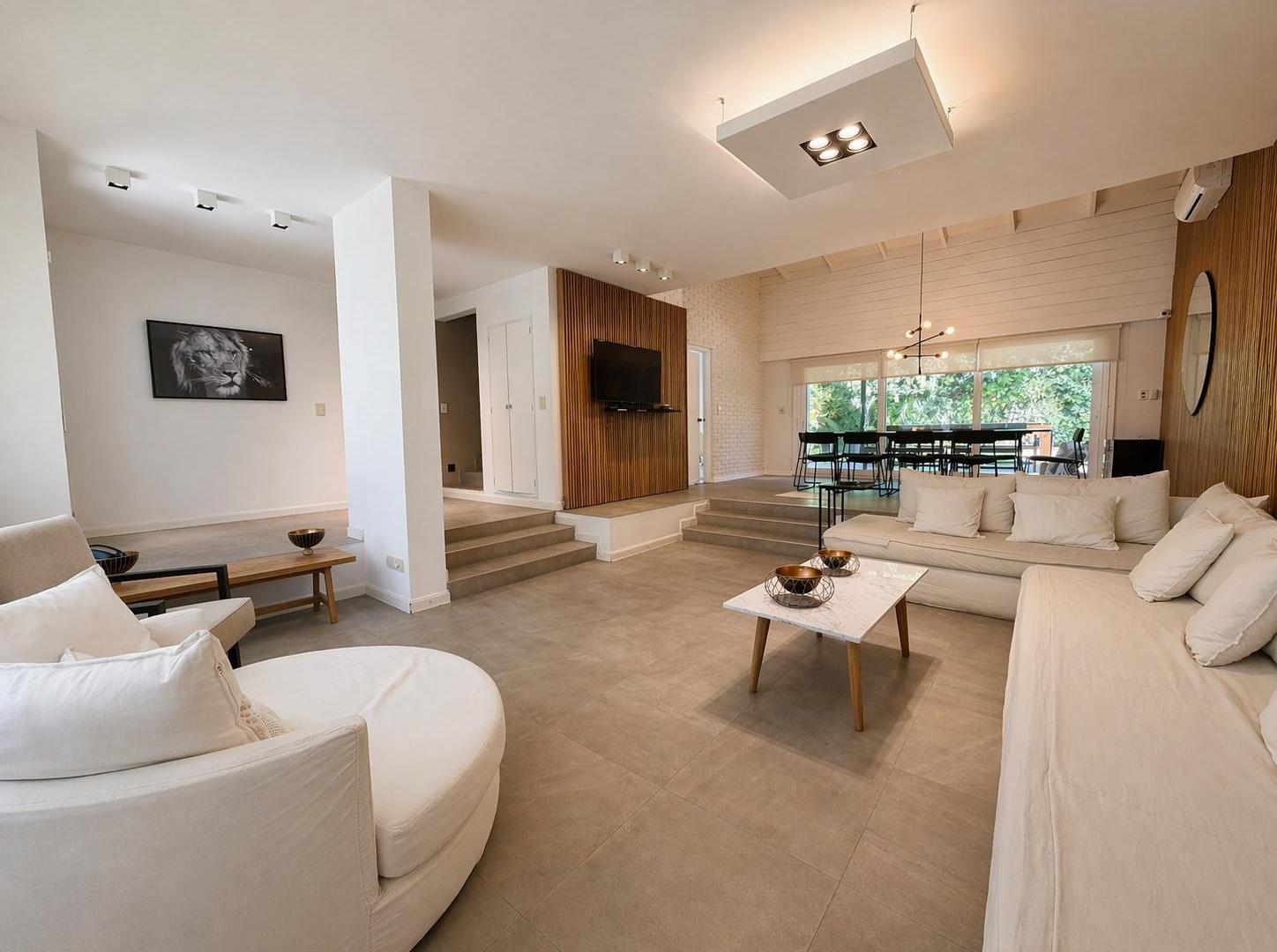 Foto de Alquiler Casa Moderna - Lote Central 550 m2 - Miraflores Country Club, imagen 1