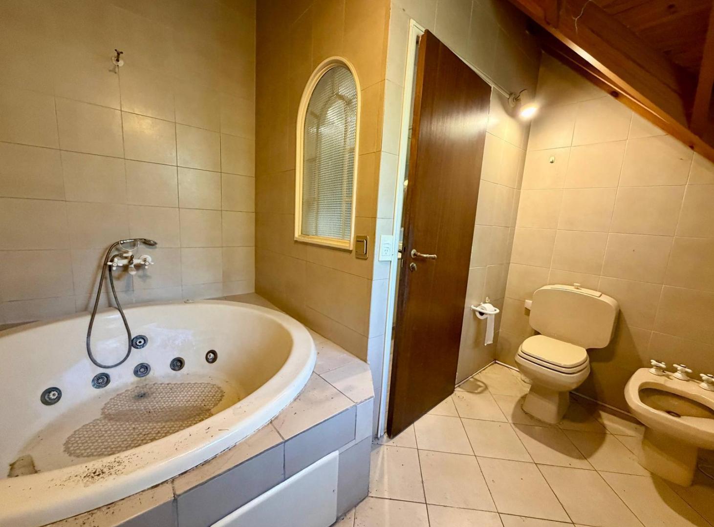 Foto de Imponente Casa en Venta - Lote Central 860 m2 - Miraflores Country Club, imagen 5