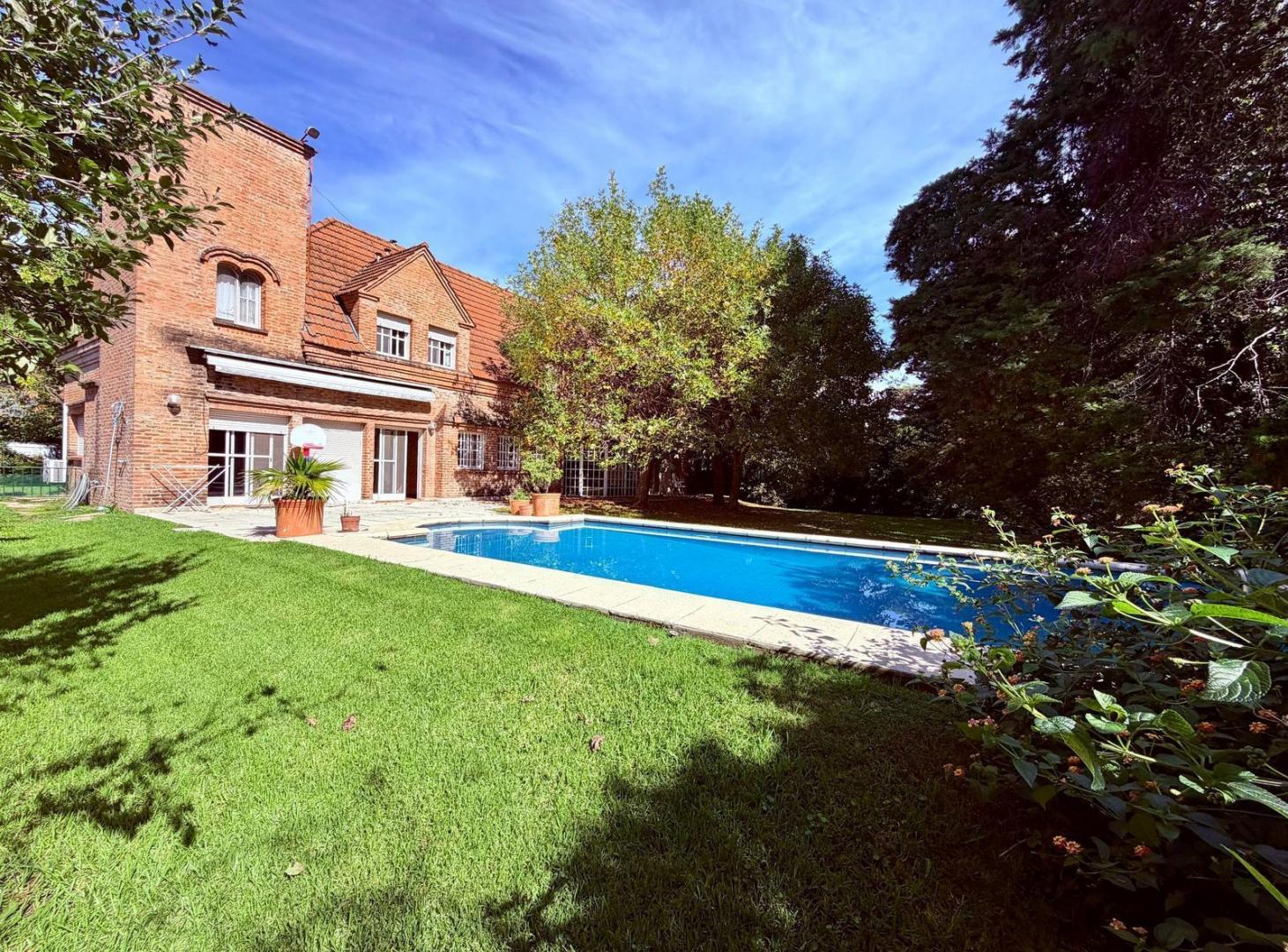 Foto de Imponente Casa en Venta - Lote Central 860 m2 - Miraflores Country Club, imagen 1